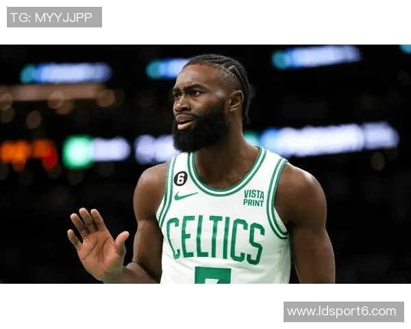 轻松发挥杰伦布朗13投6中轻松斩获21分1篮板展现实力