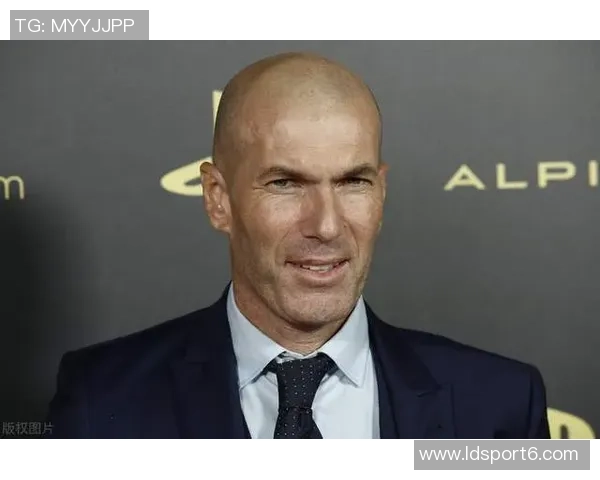 本泽马称赞齐达内执教能力并强调沙特联赛对顶级球员的需求 本泽马称赞齐达内执教能力并强调沙特联赛对顶级球员的需求