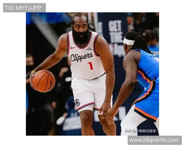 哈登上半场表现抢眼第二节独取14分助球队逆转局势 哈登上半场表现抢眼第二节独取14分助球队逆转局势