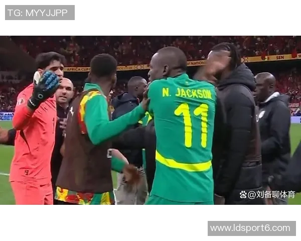 离谱事件!塞内加尔三名球员赛中突发不适紧急送医引发关注 离谱事件!塞内加尔三名球员赛中突发不适紧急送医引发关注