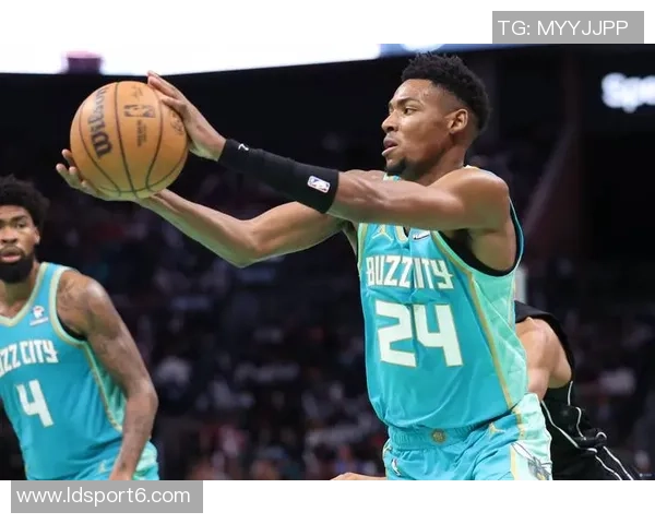 布兰登米勒表现出色17投9中砍下并列最高26分三分球命中率高达50