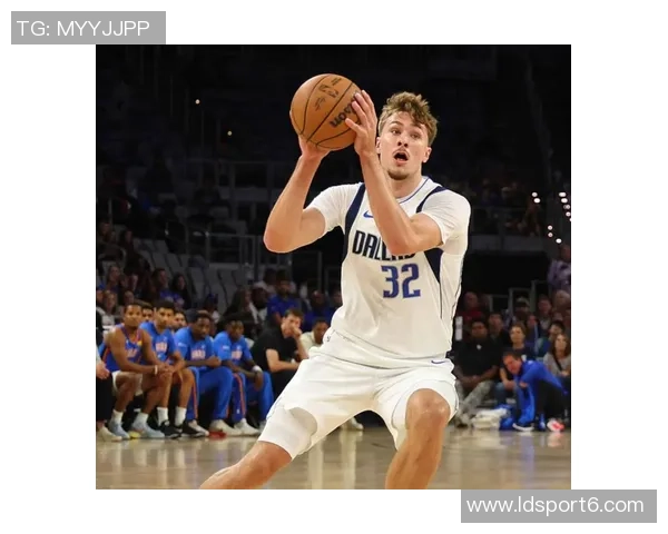 健康浓眉表现惊艳场均盖帽领跑全联盟篮板数据稳居前列