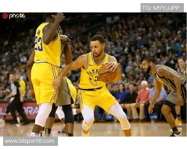 福克斯第三节火力全开7投6中狂砍16分上半场表现平平仅得4分 福克斯第三节火力全开7投6中狂砍16分上半场表现平平仅得4分